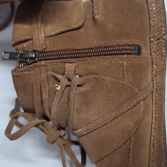 UGG suede booties 7 EUC zip side Cowgirl - Picture 4 of 6